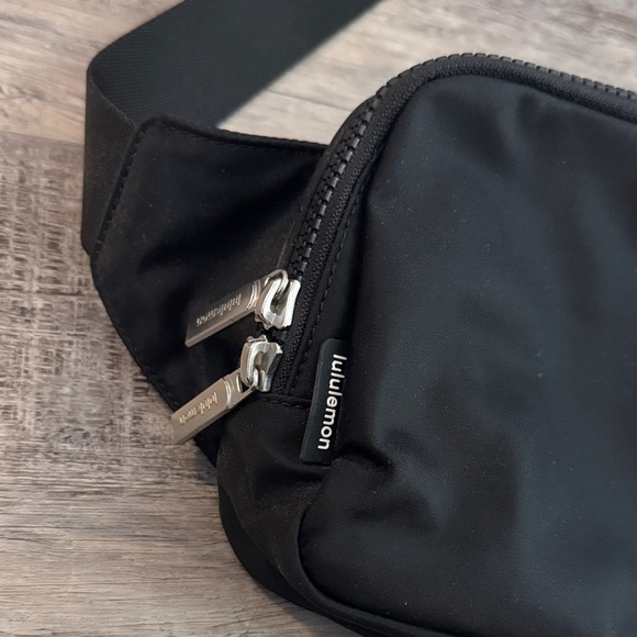 Lululemon Everywhere Belt Bag Large - Picture 3 of 9